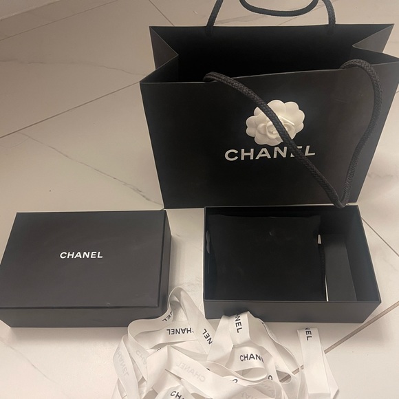 Chanel 19 . Mini flap wallet on chain. - Picture 13 of 15